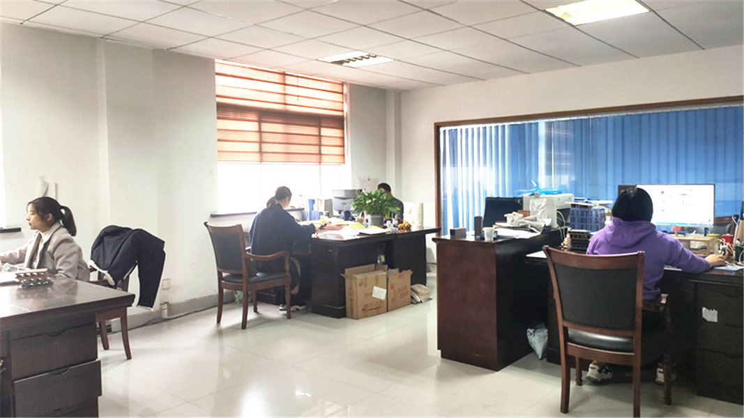 Tongxiang Dayi Wood & Plastics Co., Ltd.