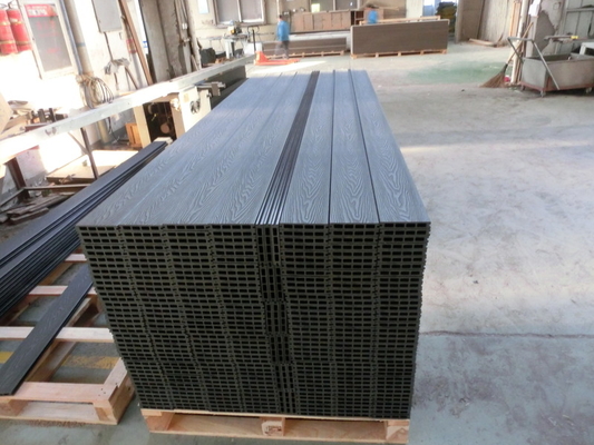 Double Sided Embossed Composite Deck Boards Waterproof  Wear Resistance