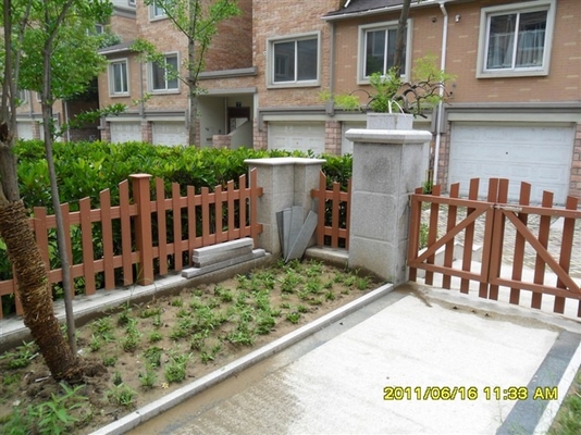 Outdoor WPC Composite Fencing Custom Design Color For Garden / Yard