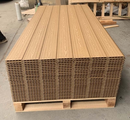 Modern Eco Friendly WPC Composite Fence WPC Garden Fence Extrusion Moulding